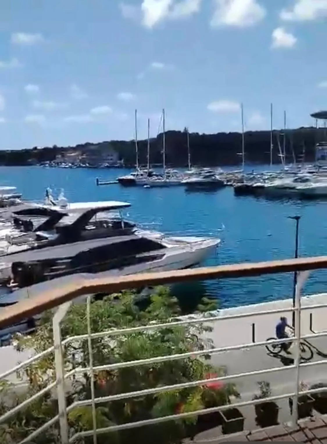 Waterfront duplex penthouse, 206 m²