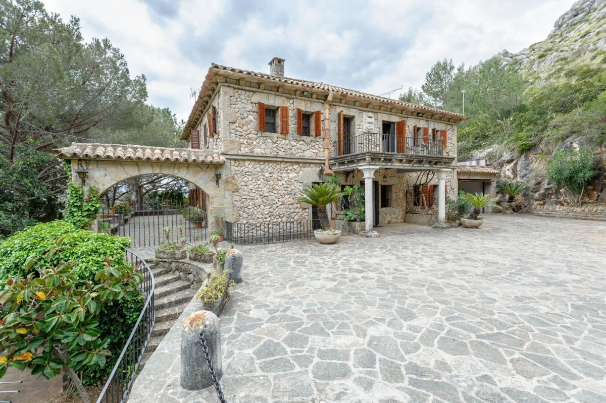 Historic villa near Puerto Pollença