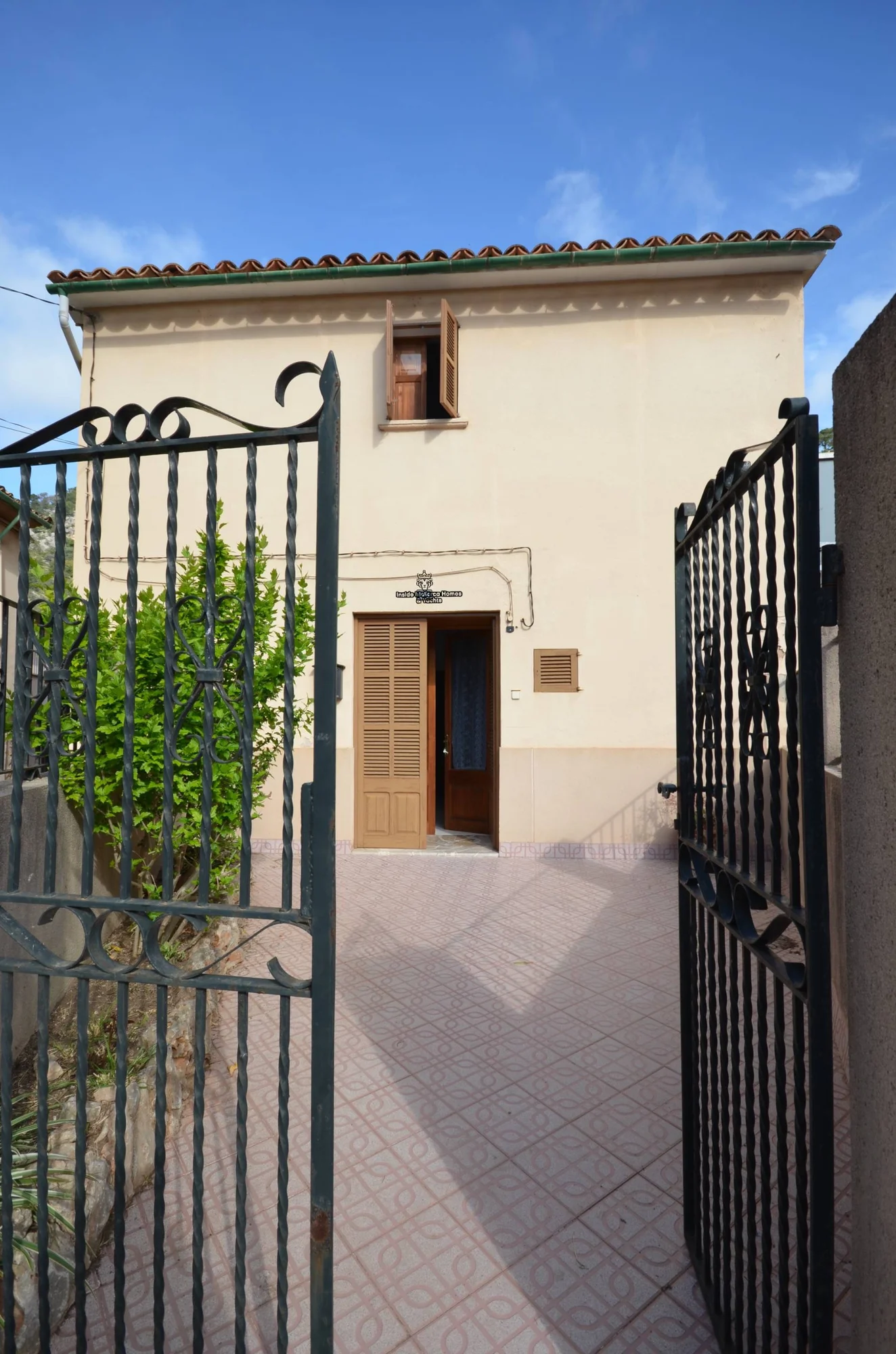 Mountain-view Caimari house, four bedrooms