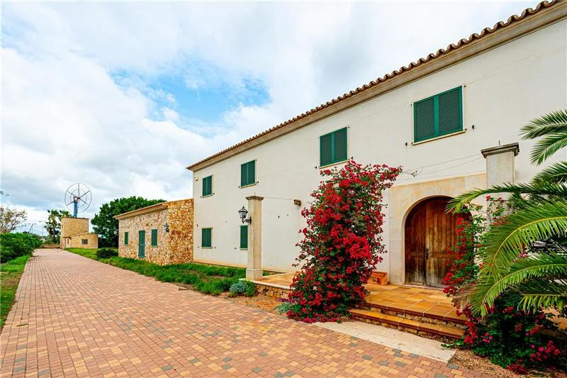 Chalet amplio con potencial agrario