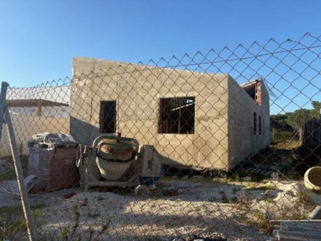 Casa nueva sin terminar en Corrales