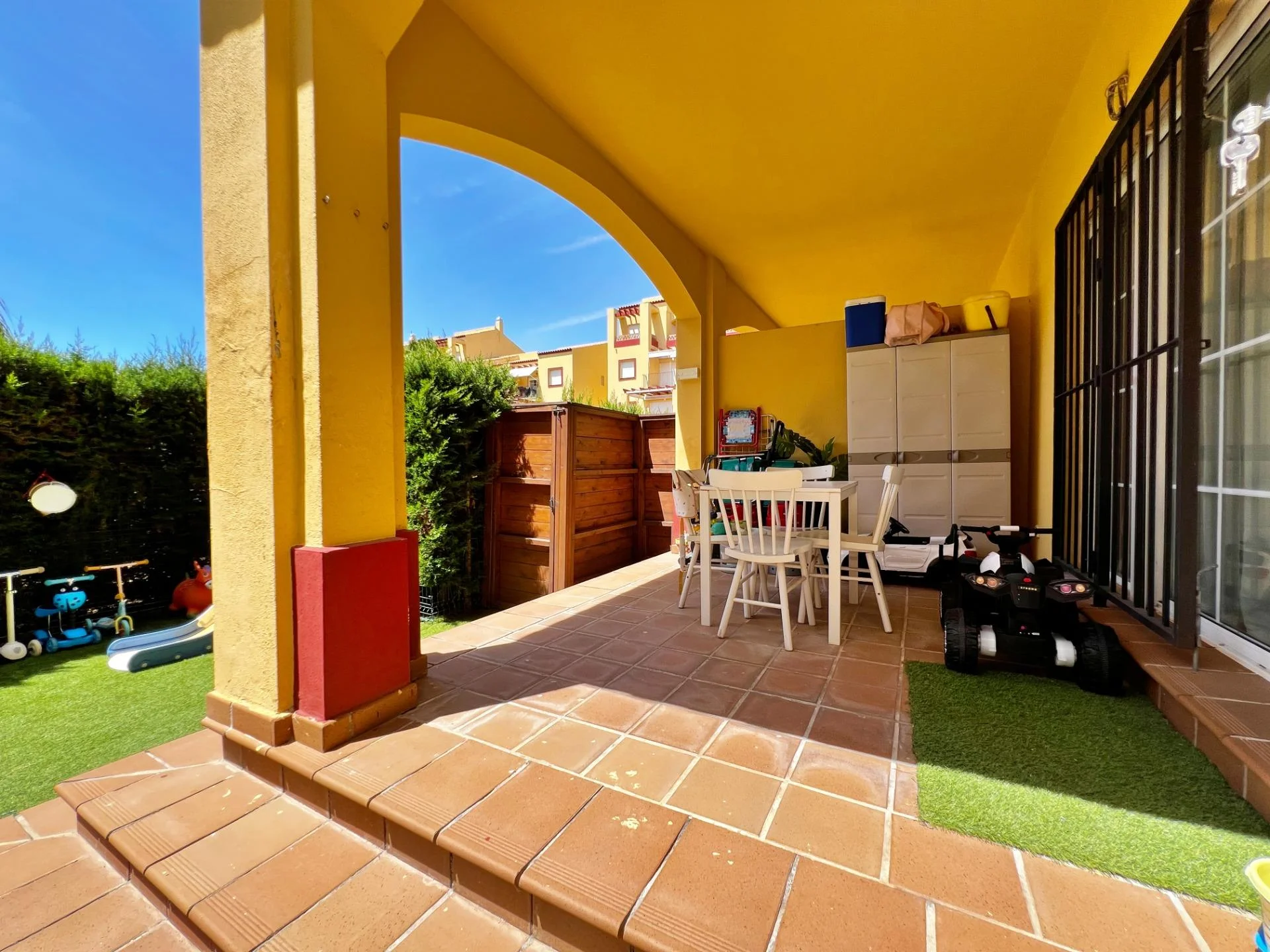 Ground-floor apartment with communal pools
