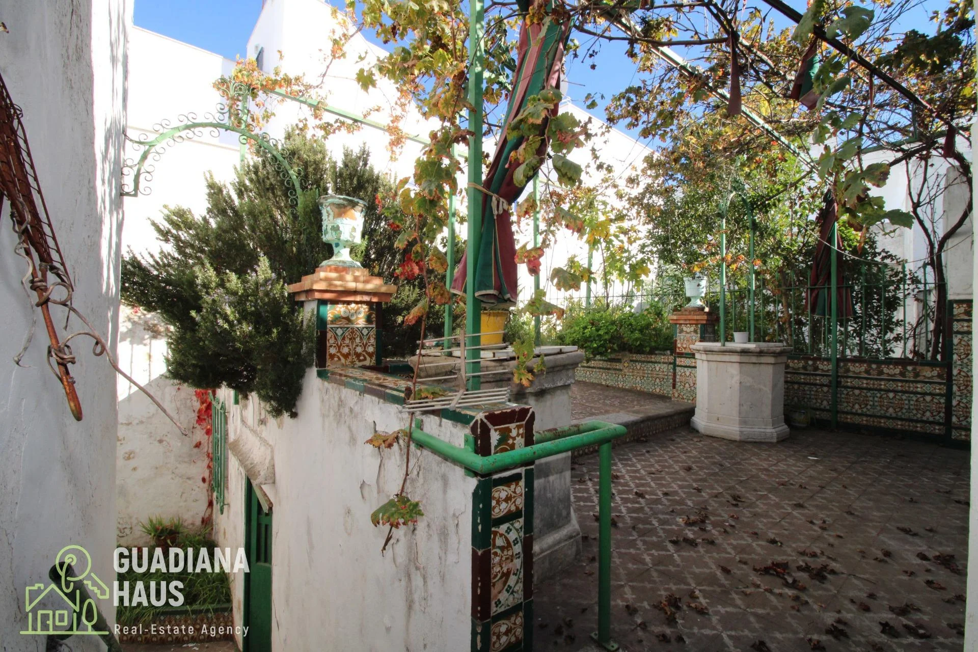 Central Ayamonte colonial house, 6 bedrooms