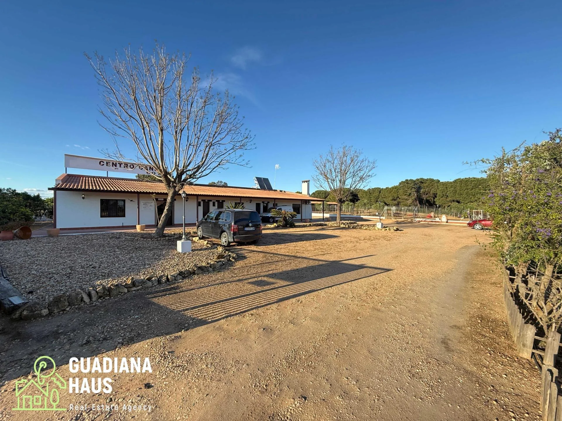 Residencia canina con vivienda integrada