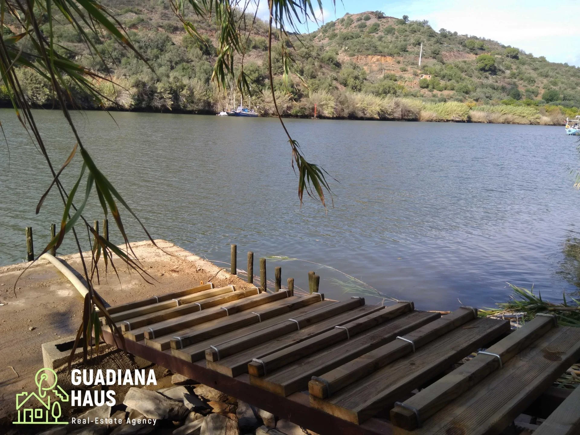 Finca ribereña con muelle privado