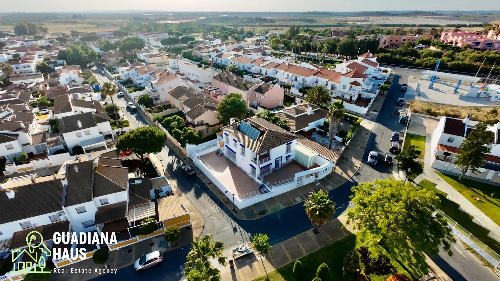Villa de esquina cerca de la playa, 5 dormitorios