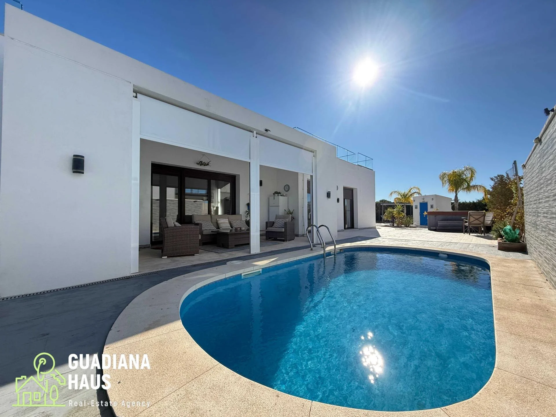 Villa con piscina privada en Costa Esuri