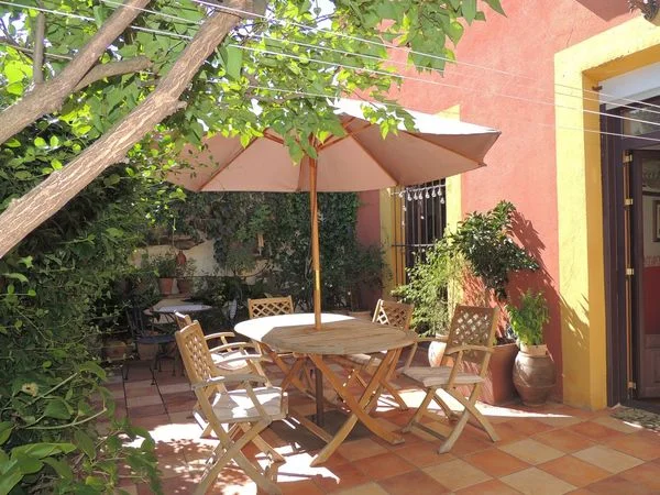 Rehabilitated townhouse with five bedrooms