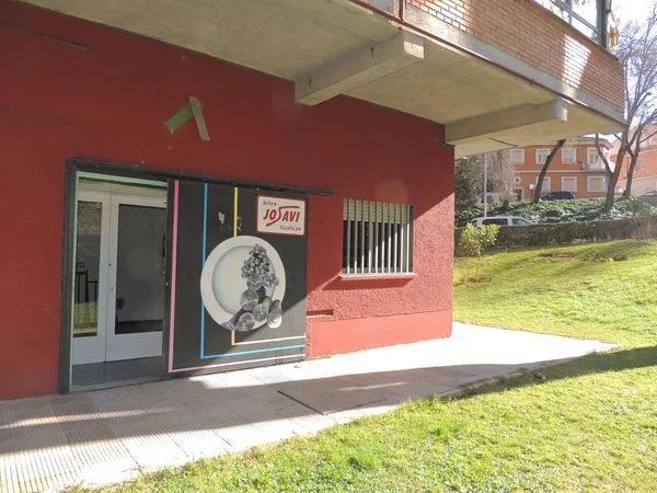 Corner commercial unit with 151 m²