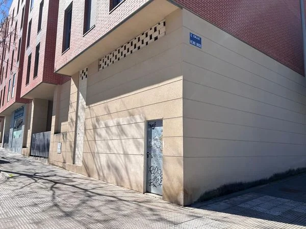 Corner commercial unit near Guadalajara centre