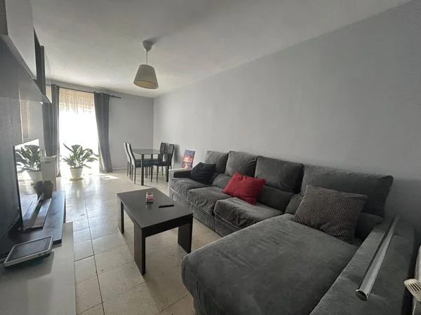 Exterior top-floor flat, 3 bedrooms