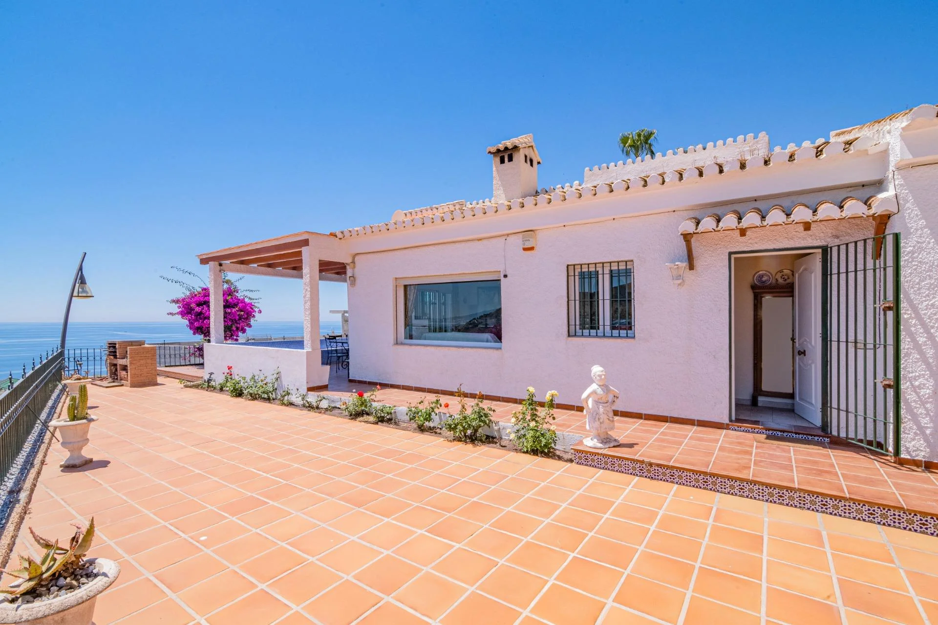Almuñécar chalet with pool, 3 bedrooms