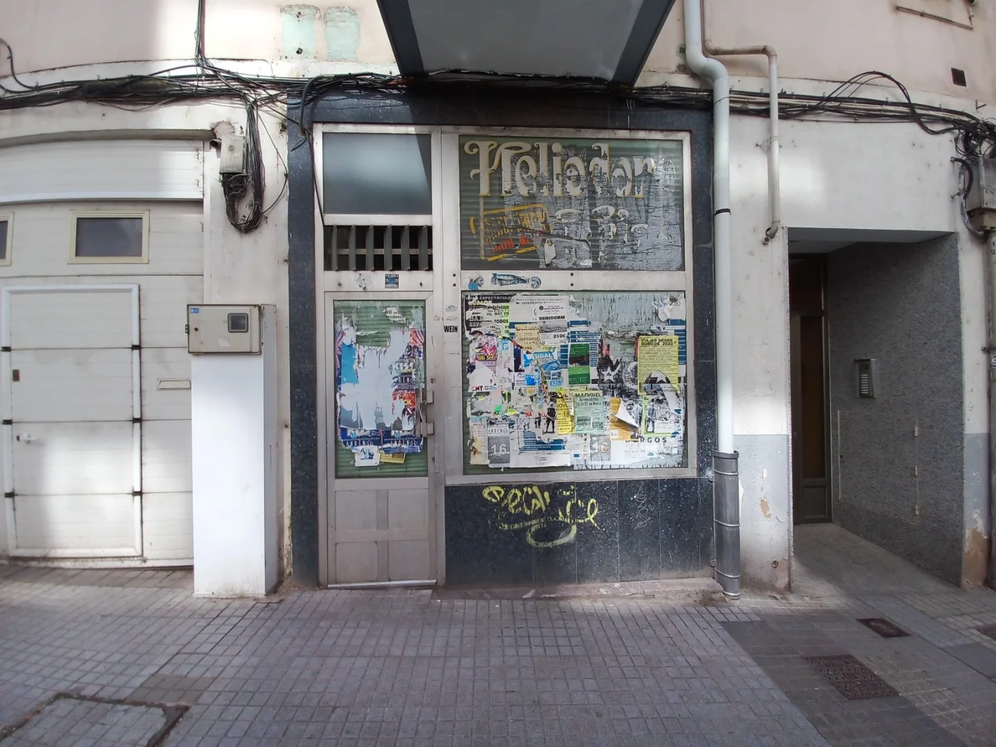 Compact commercial unit in Burgos