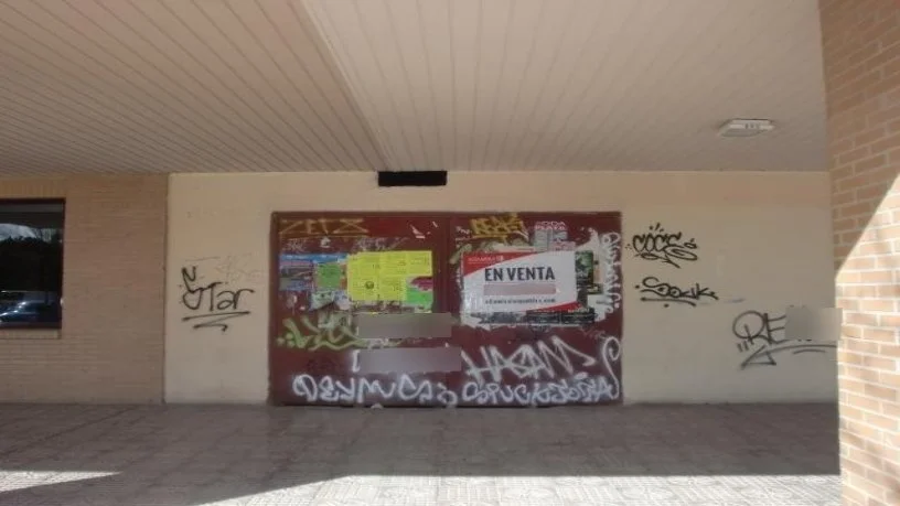 Versatile 126 m² commercial unit