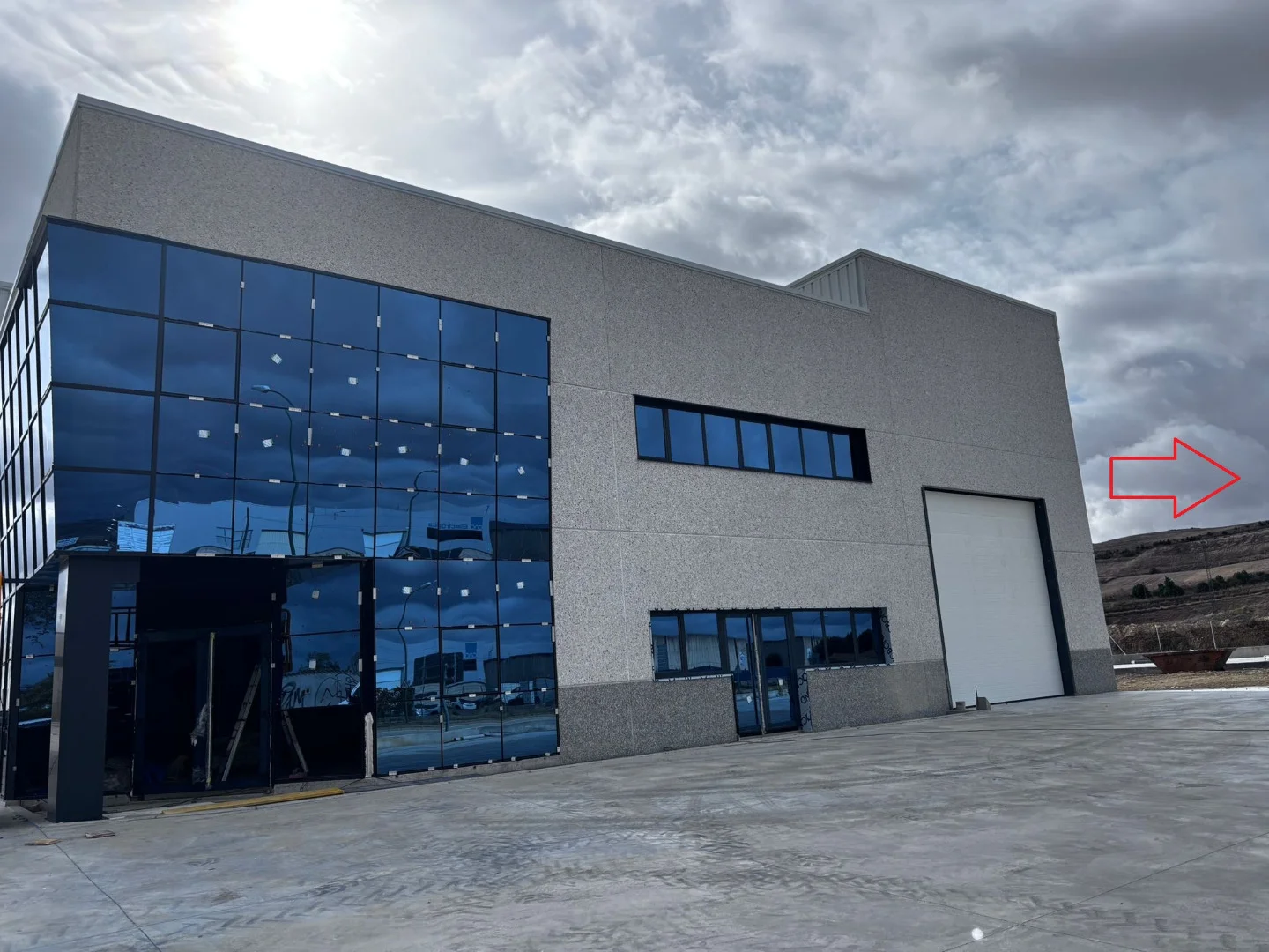 Proyecto de nave industrial con 23 plazas