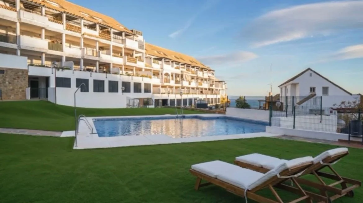 Piso de dos dormitorios con terraza en Benalmádena