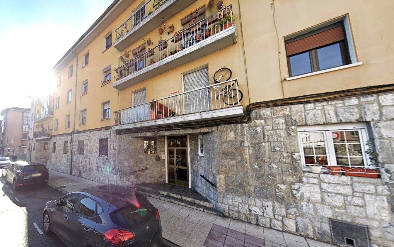 Tenanted Oviedo flat, 3 bedrooms
