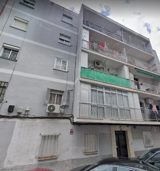 Rented exterior flat with three bedrooms