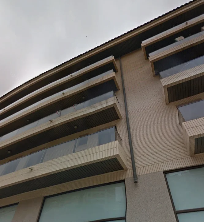 Tenanted Tarragona flat with garage