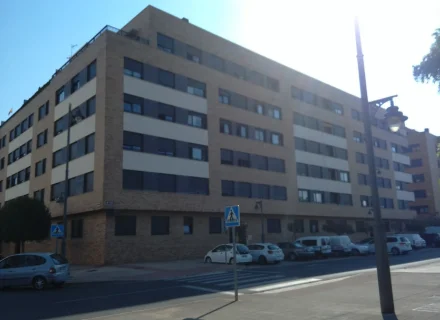 Tenanted Logroño flat, four-bedroom asset