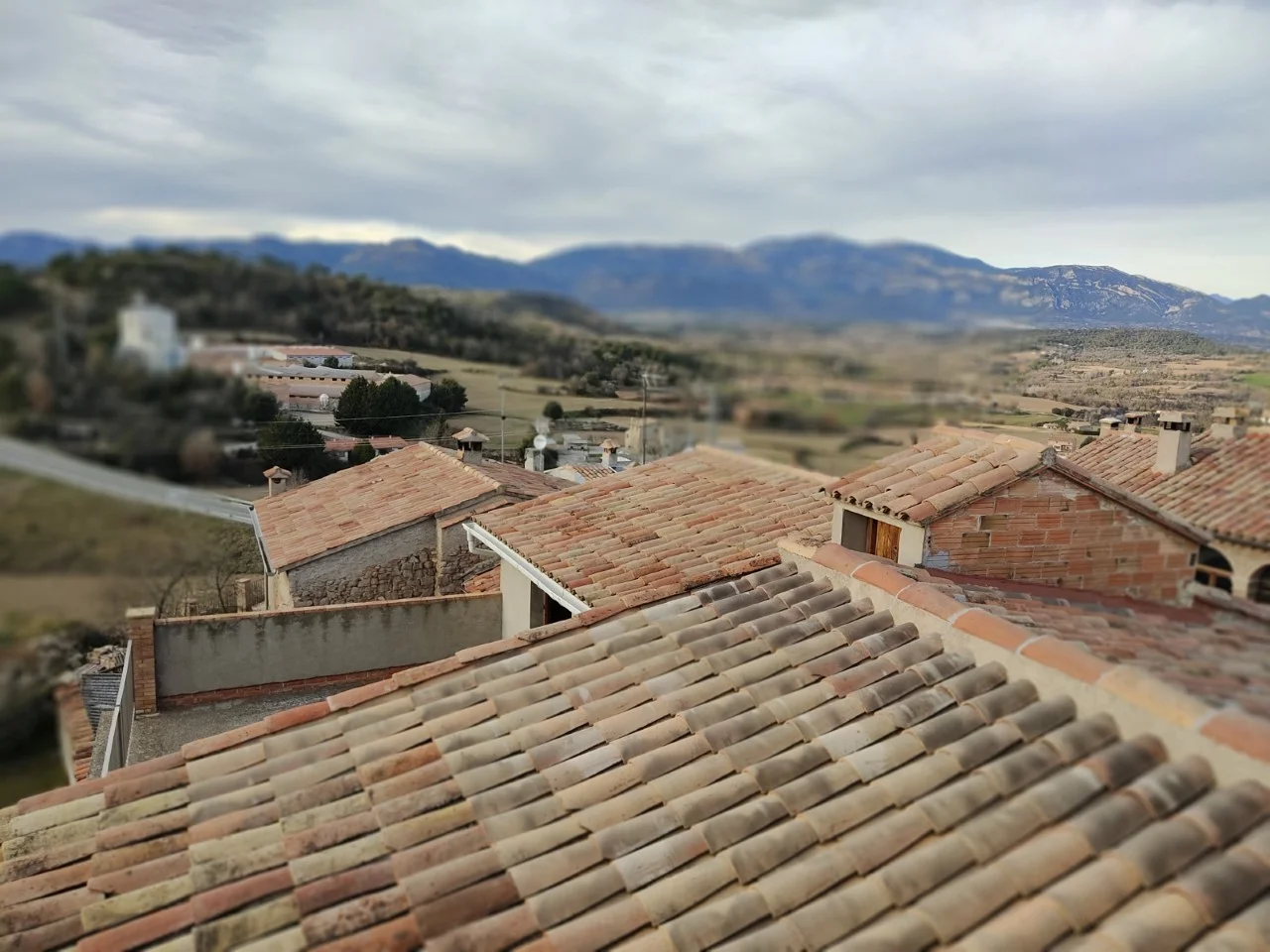 Casa de cuatro plantas y tres habitaciones en Casserres