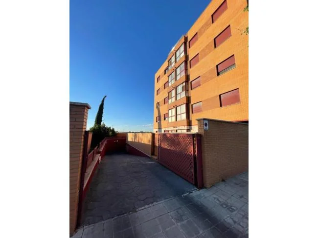 Good-condition garage in El Perchel