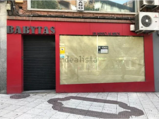 Street-front commercial unit, 240 m²