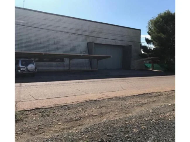Industrial warehouse with 4,130 m²