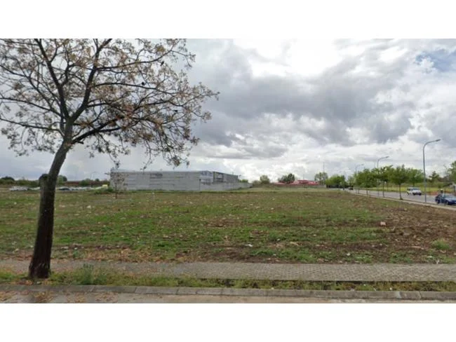 Industrial plot with development potential