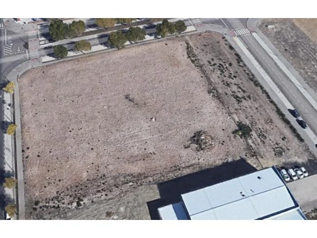 Industrial plot with 2,641 m²