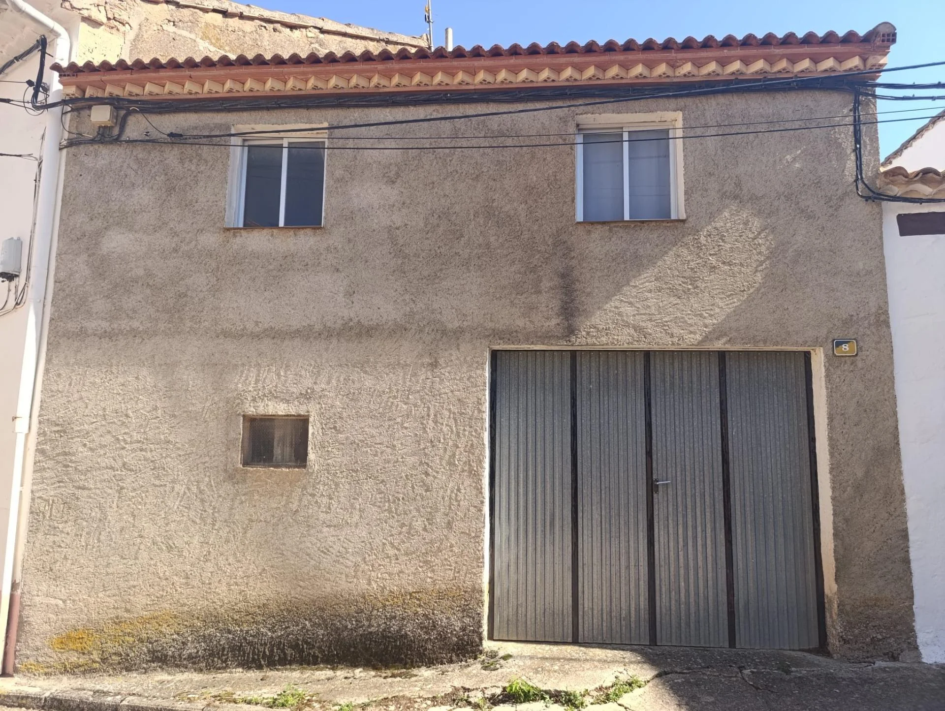 Two-storey Ojos Negros storage unit
