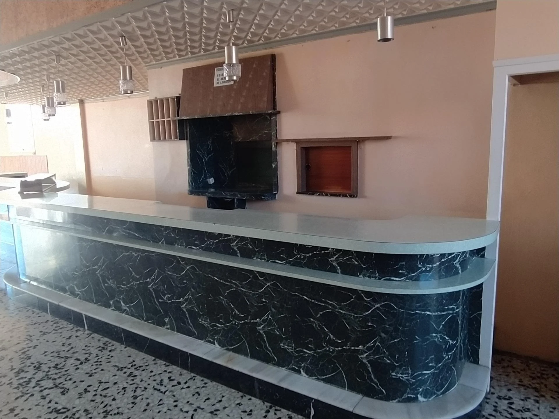Báguena mixed-use property, six bedrooms