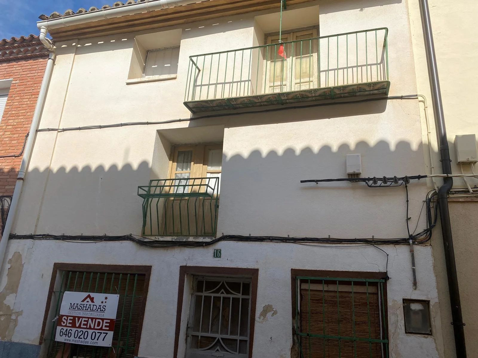 Central village house with six bedrooms
