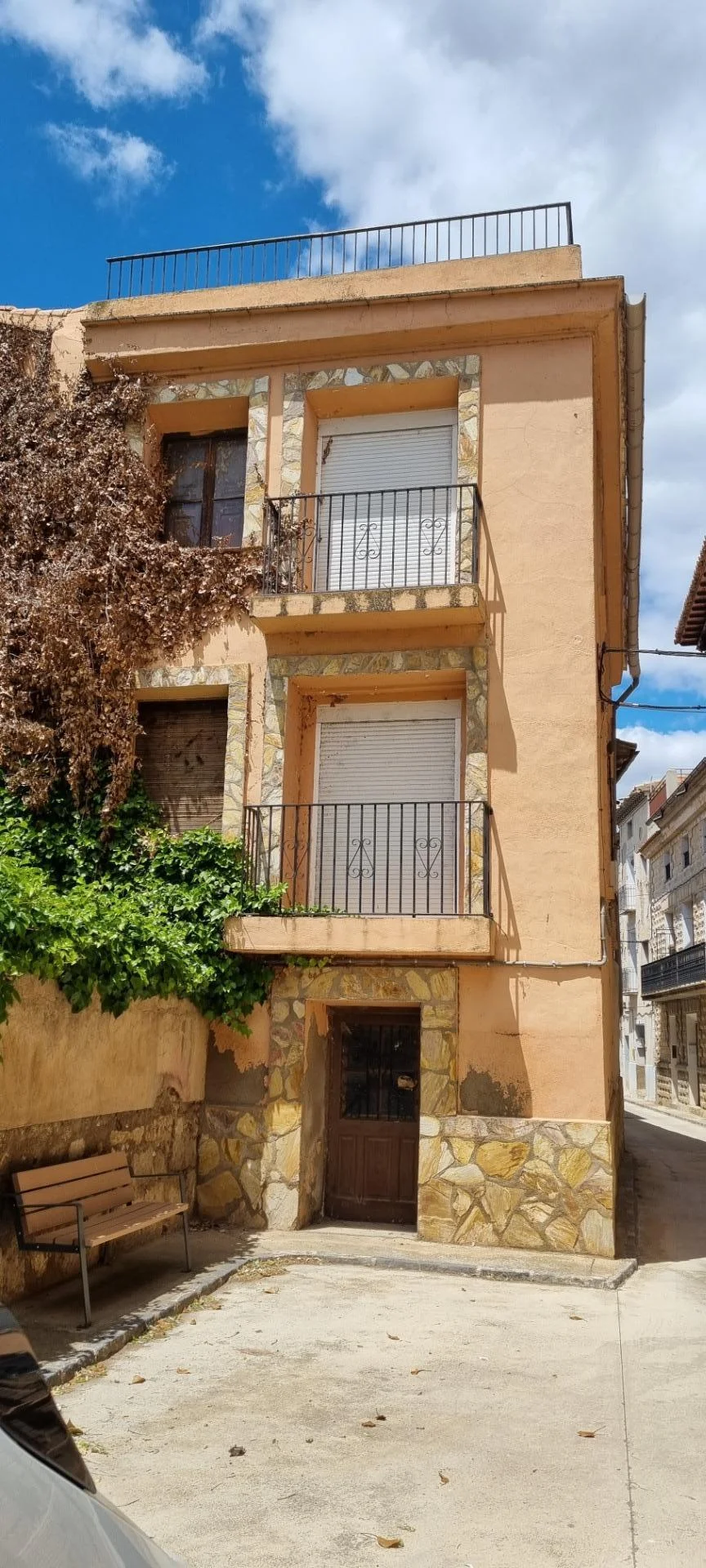 Historic mansion in Burbáguena, 13 rooms