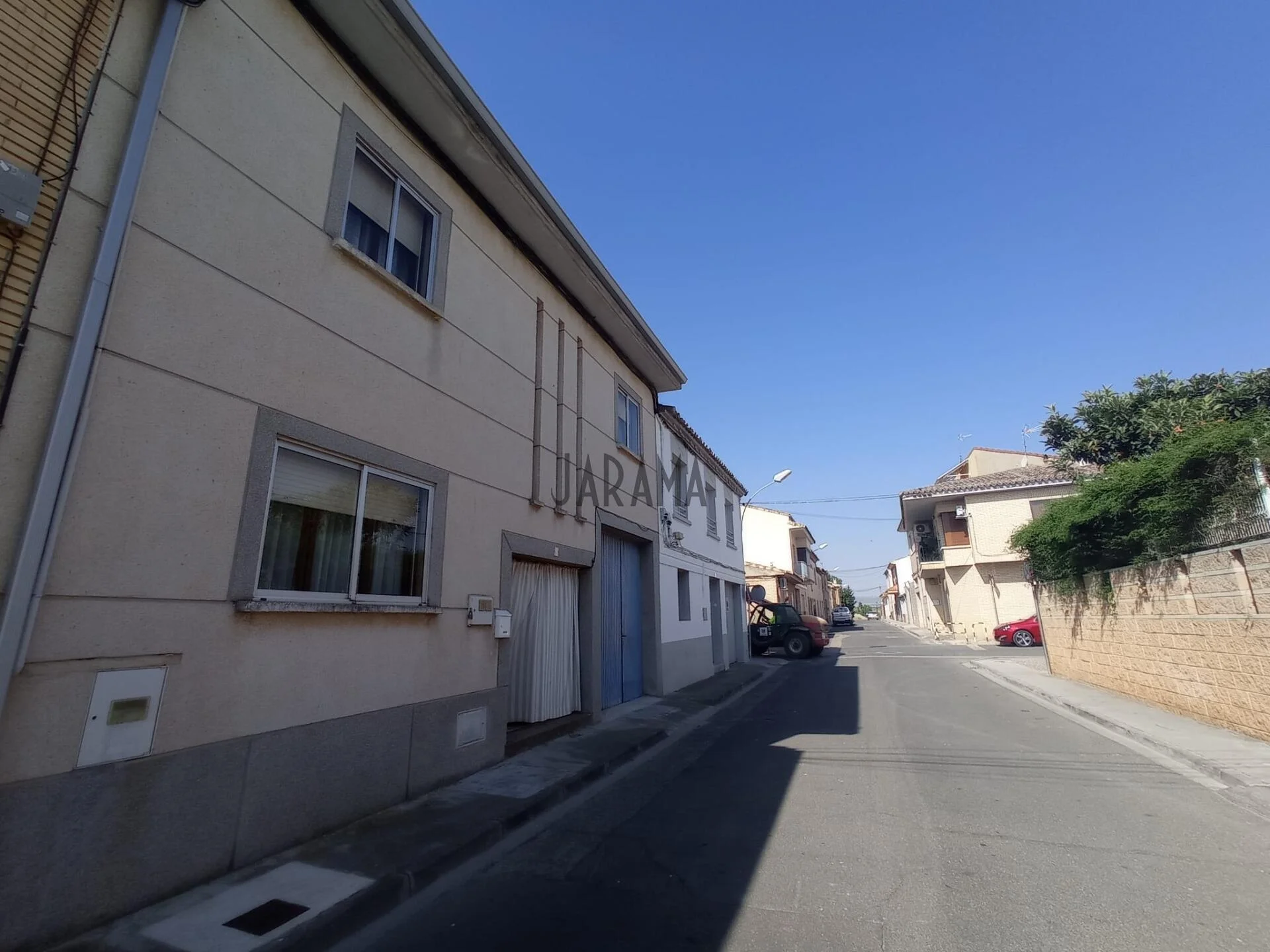Spacious Murchante townhouse, five bedrooms