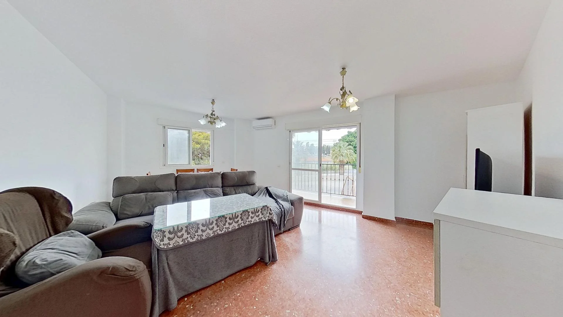 Piso VPO en Motril, 4 dormitorios