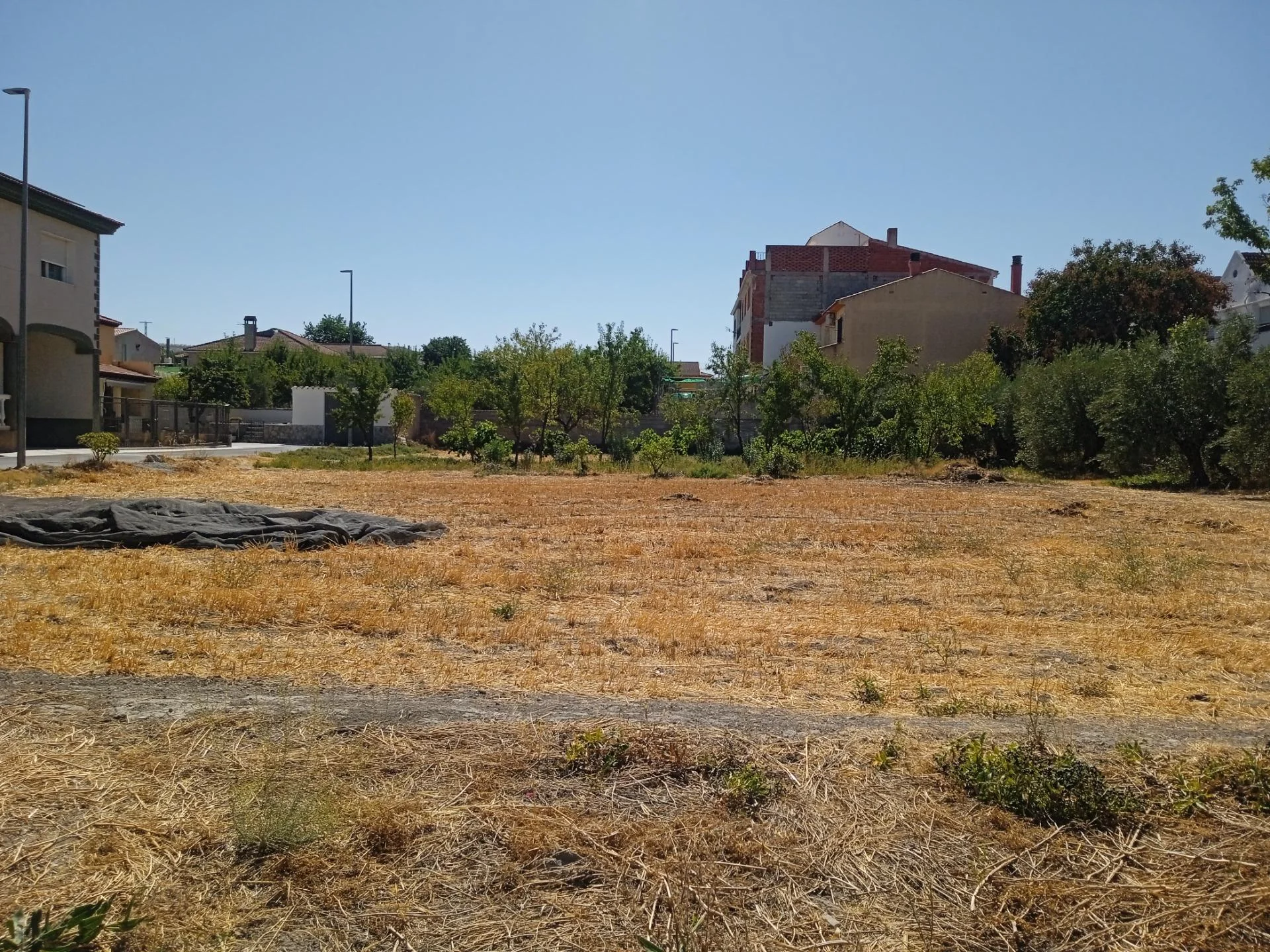 Urban Zújar plot with eight-home potential