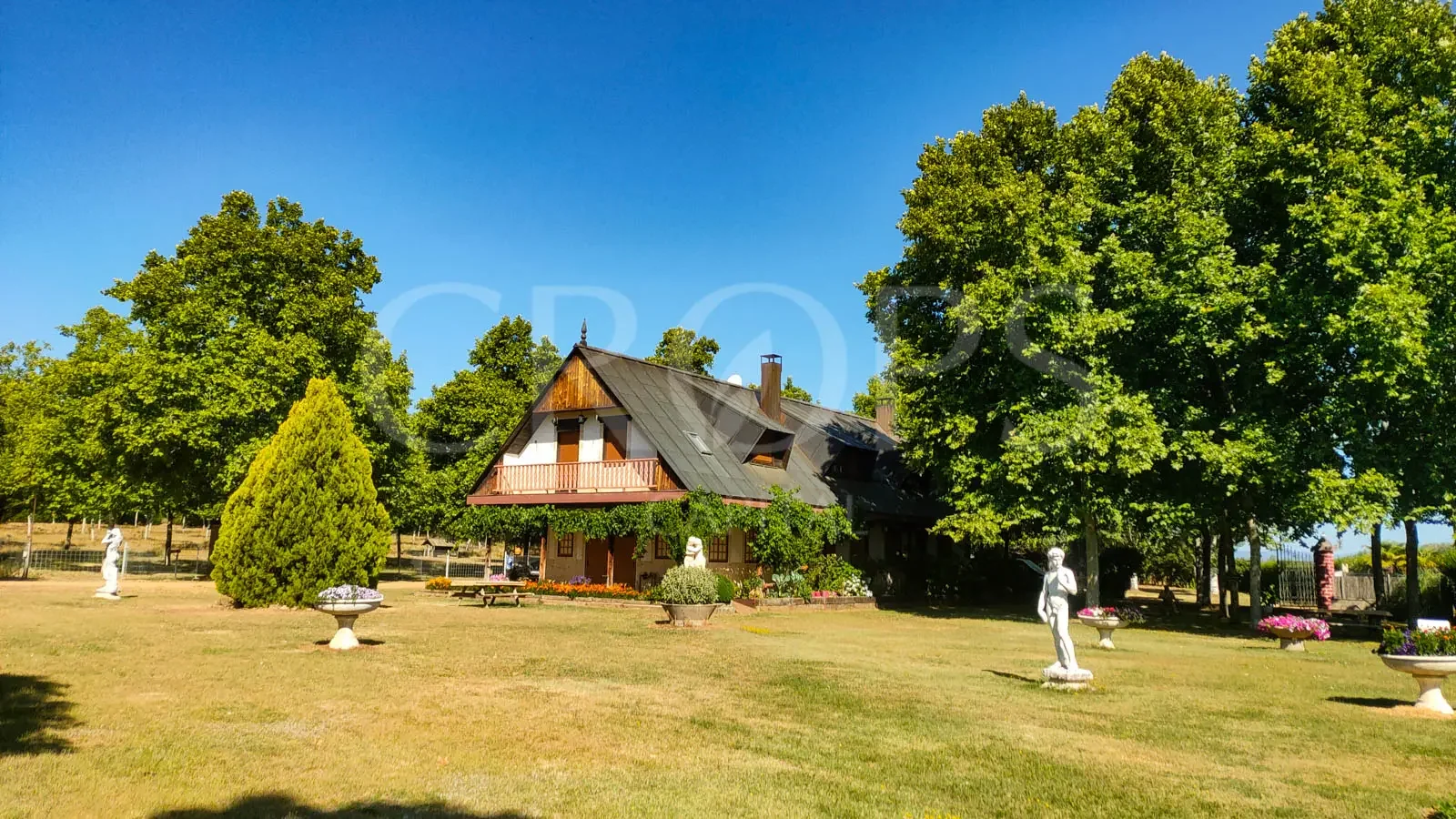 Operating rural tourism estate with expansion