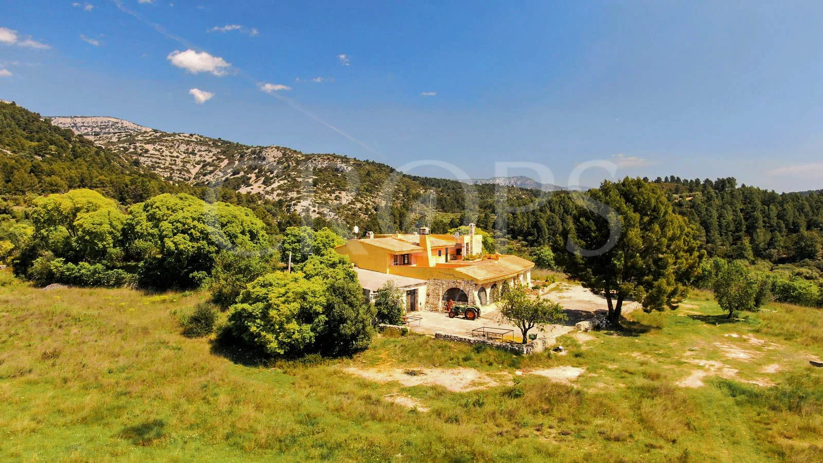 Large rural estate with hunting reserve