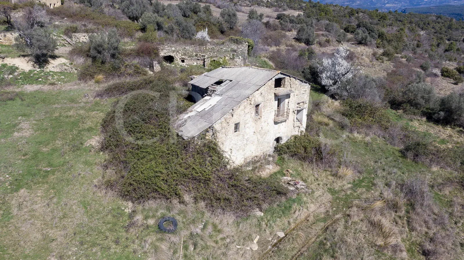 350-hectare Pyrenean redevelopment estate