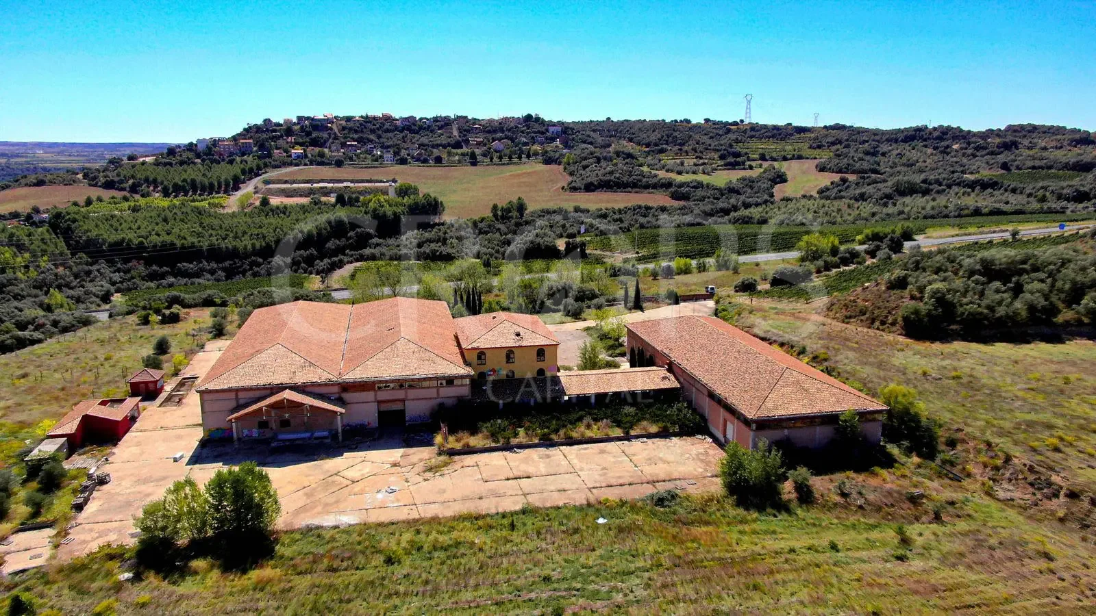 Complejo bodeguero cerca de Barbastro, 5.485 m²