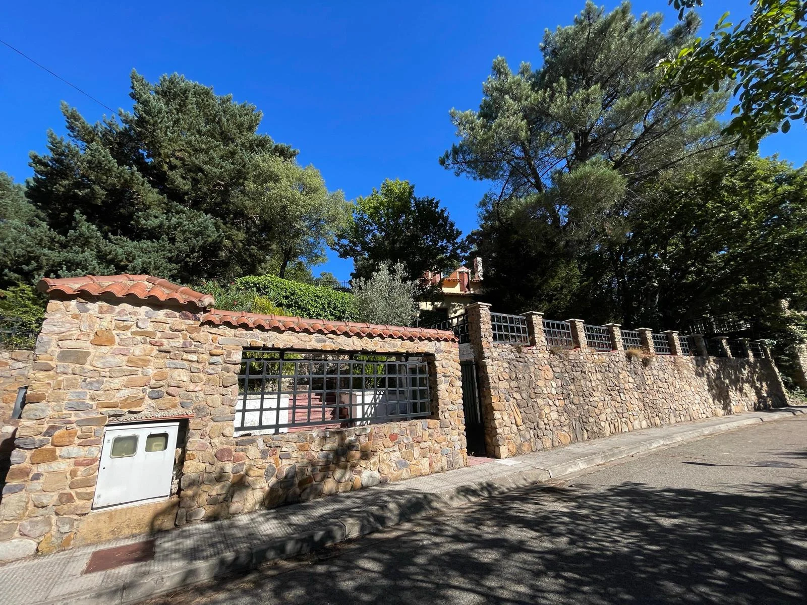 Casa con dos parcelas junto al Moncayo