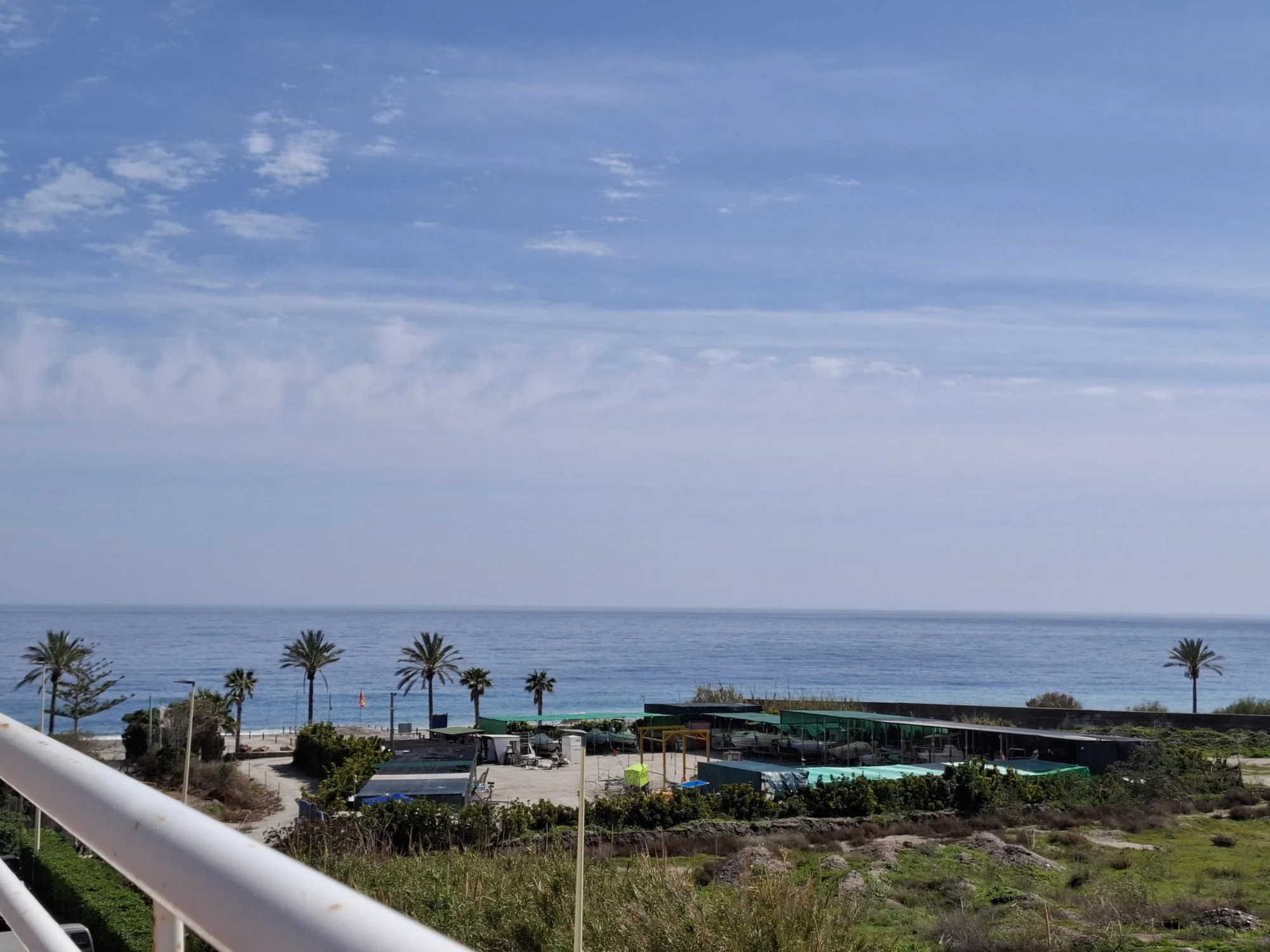 Furnished two-bedroom flat near beach