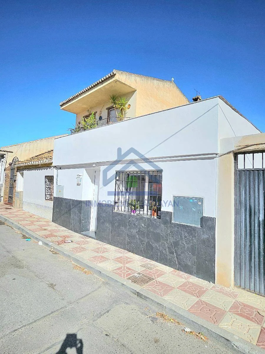 Refurbished La Zubia house, 3 bedrooms