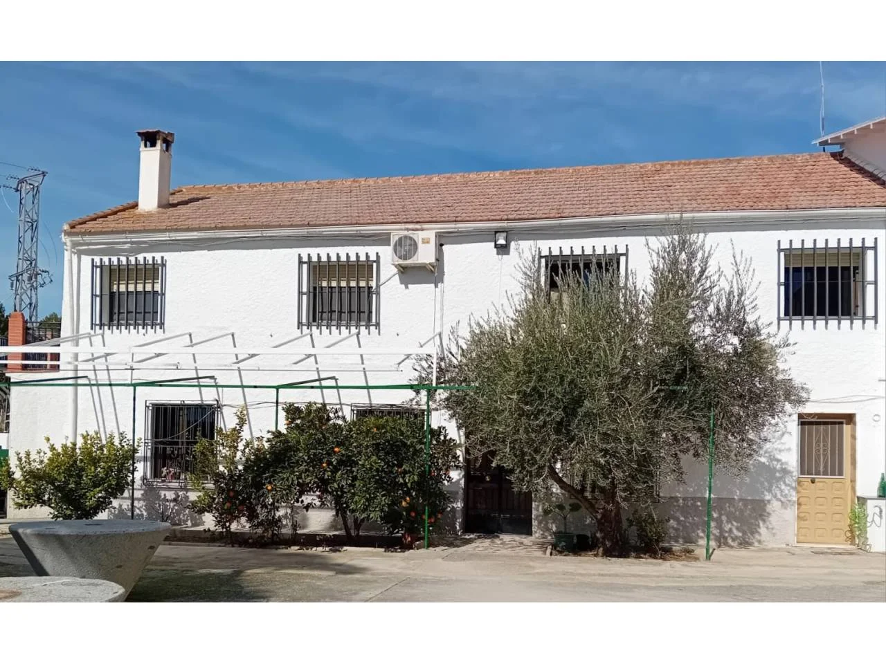 Cortijo with approximately 1,050 olive trees