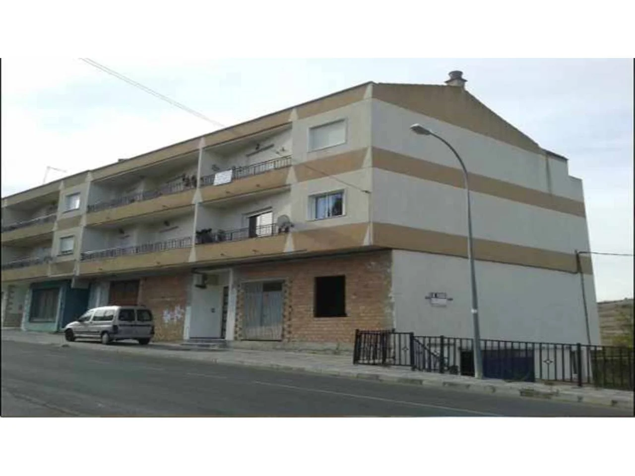 Five-unit commercial investment in Granada