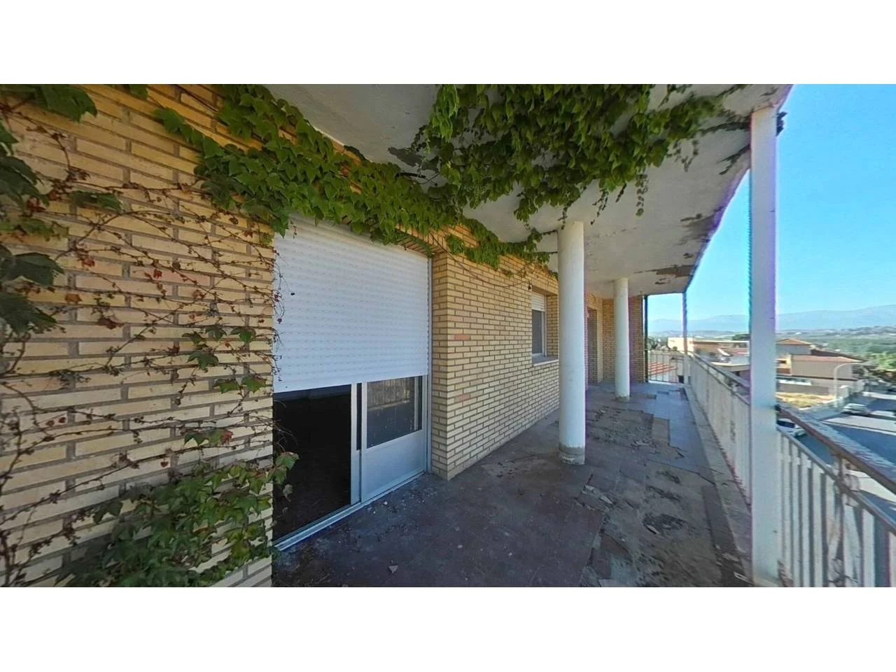 Piso amplio de tres dormitorios en Guadix