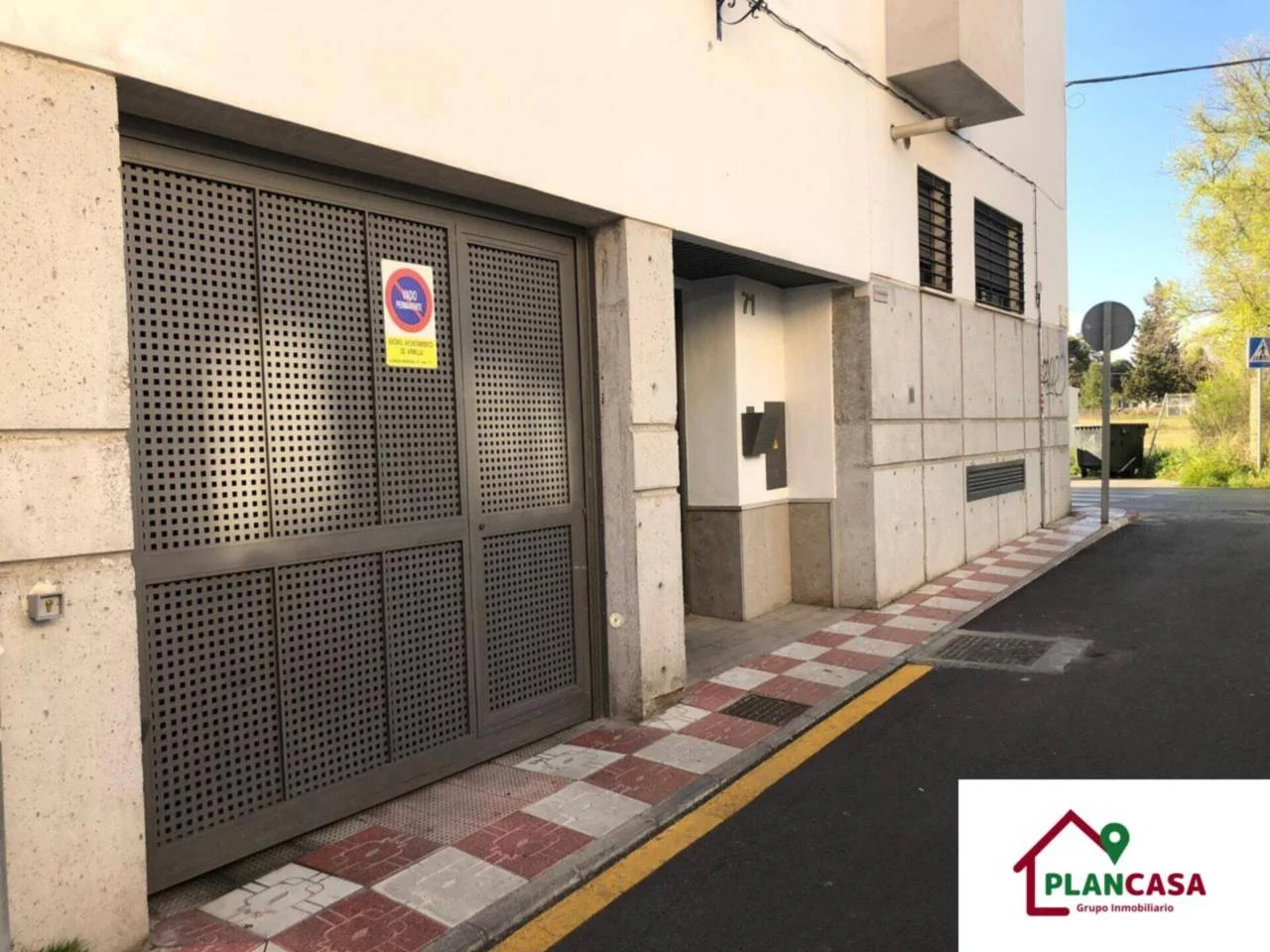 Bank-owned parking space, 23 m²