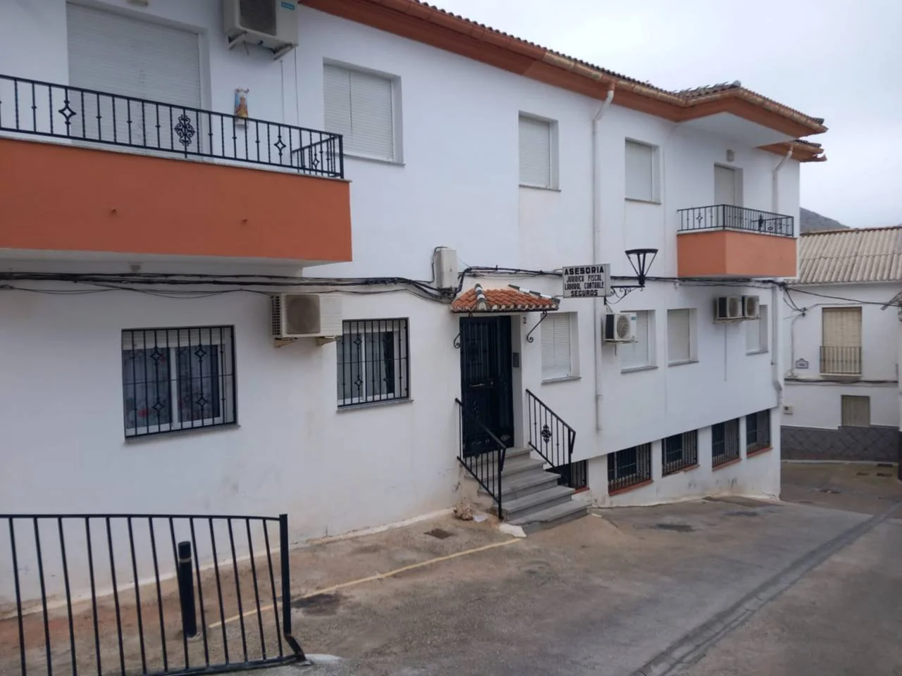 Piso de dos dormitorios en Colomera