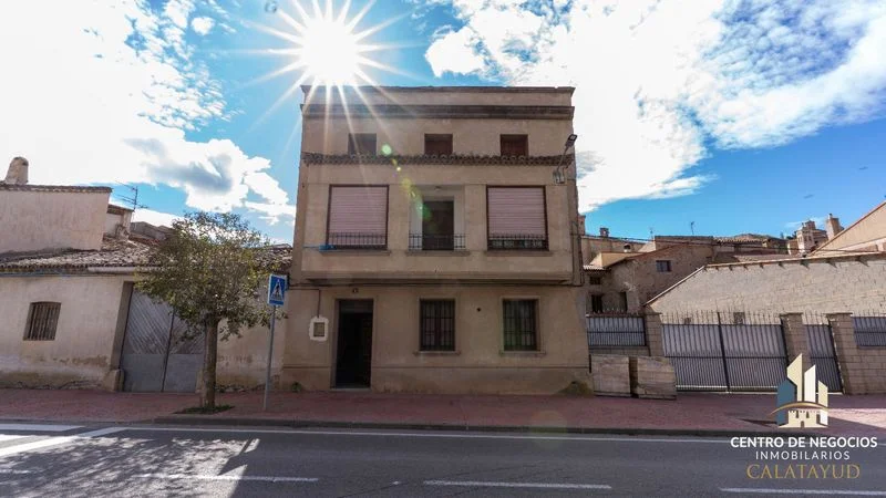 Edificio para reformar con seis dormitorios